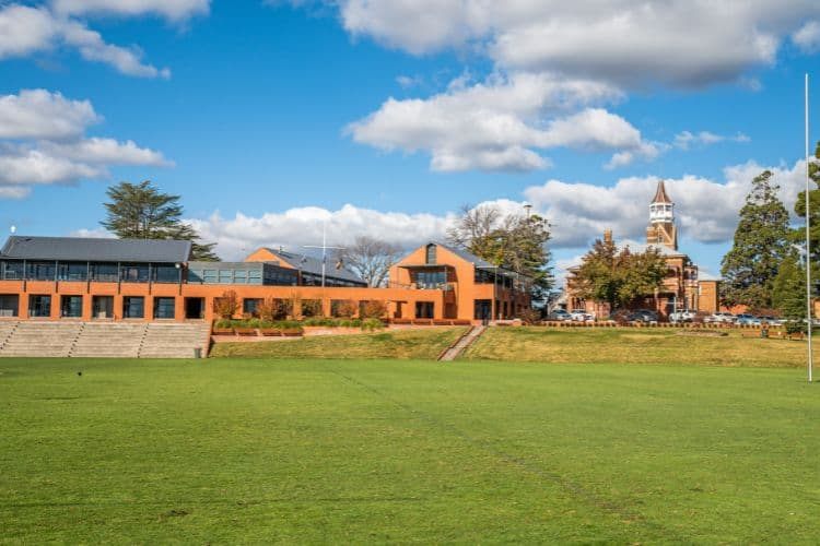 金羅斯沃拉羅伊學校 Kinross Wolaroi School