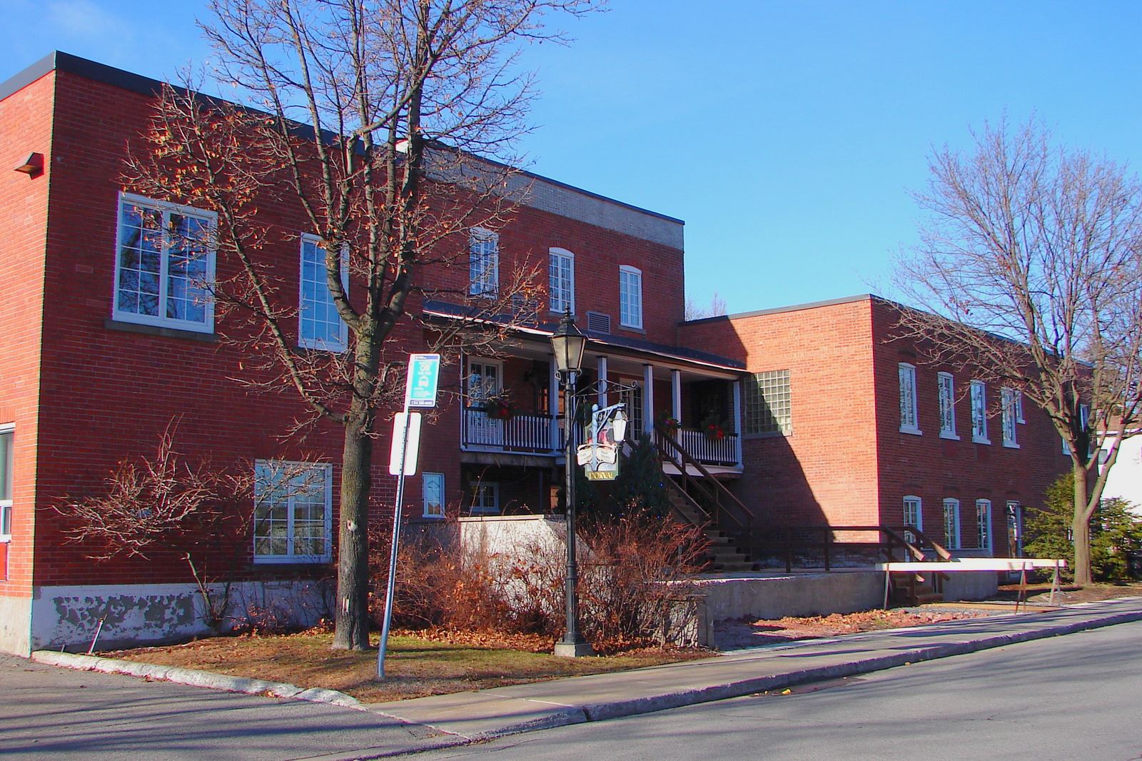 萊斯特皮爾森教育局 Lester B. Pearson School Board
