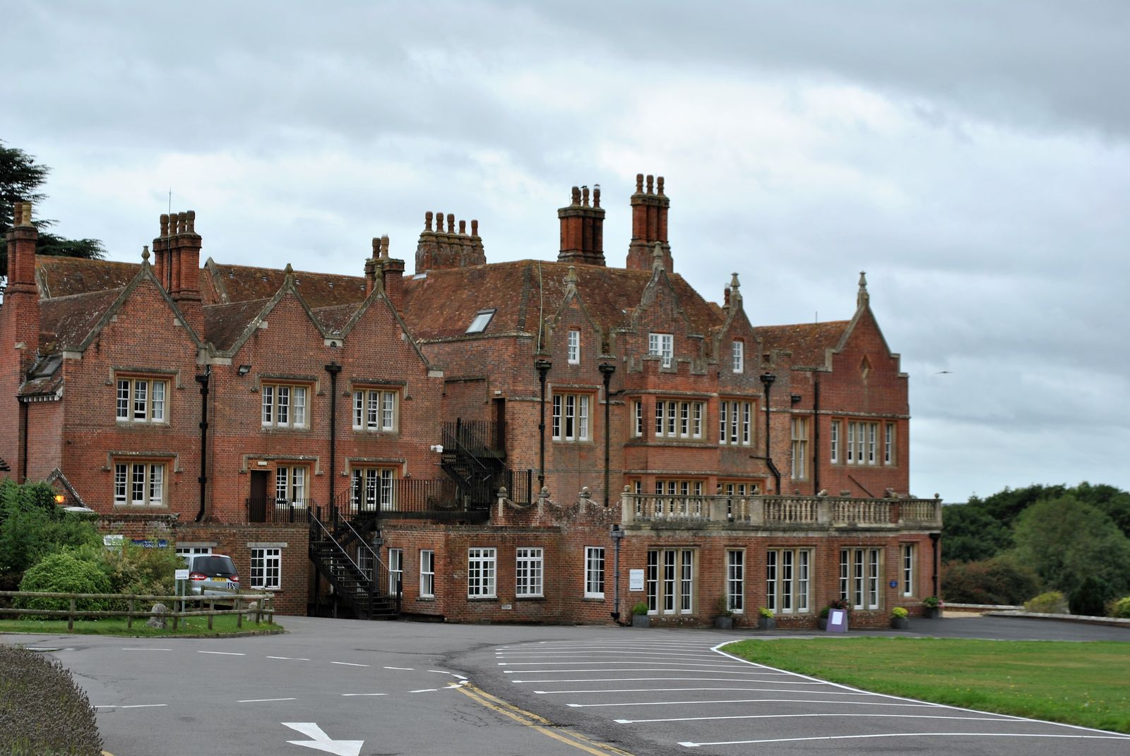 恩布利學校 Embley